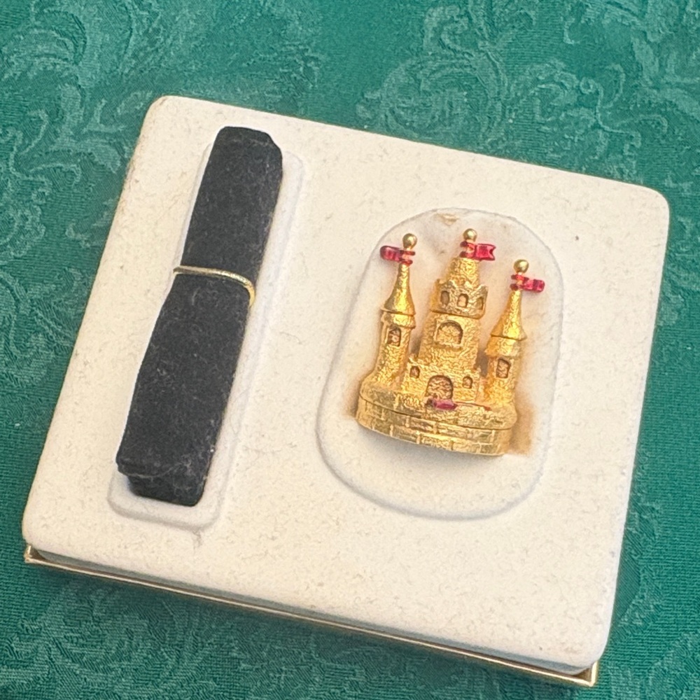 NEW Estée Lauder Beautiful Sand Castle Compact
